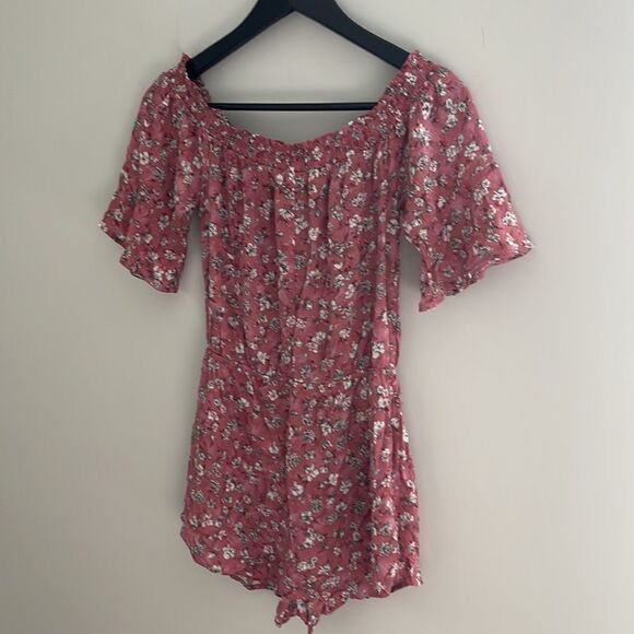 Aeropostale Floral Romper Size Small. Dusty Rose - Picture 7 of 7